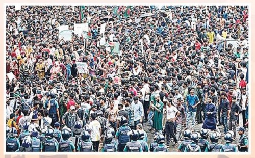৩ জুলাই : কোটাবিরোধী বিক্ষোভে উত্তাল শিক্ষাঙ্গণ, সড়ক ও রেলপথ অবরোধ 