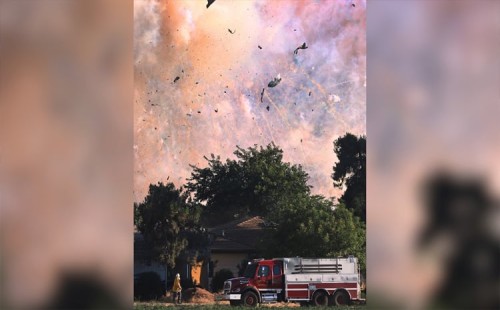 ক্যালিফোর্নিয়ায় আতশবাজির গুদামে বিস্ফোরণ 