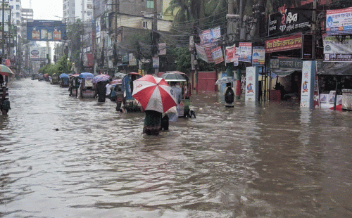ফেনীতে ১৪টি স্থানে বাঁধ ভেঙে ৩০ গ্রাম প্লাবিত, বিদ্যুৎ বিচ্ছিন্ন বহু এলাকা 