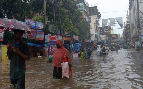 টানা বৃষ্টিতে সারা দেশে জনজীবন বিপর্যস্ত: নিচু এলাকা পানিবন্দি, সড়ক-ফসল তলিয়ে গেছে 