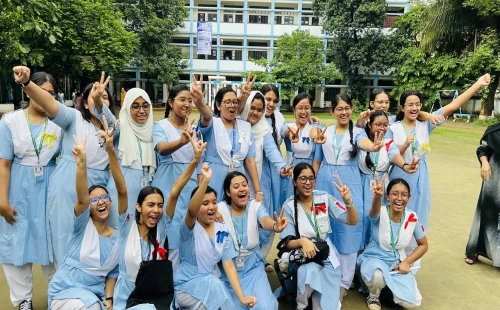এইচএসসি ফলাফল: জিপিএ ৫ ও পাসের হারে এগিয়ে মেয়েরা 