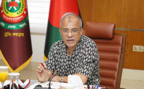 বন্যা মোকাবিলায় সেনাবাহিনী দিয়ে বাঁধ নির্মাণের চিন্তা সরকারের: উপদেষ্টা ফারুক-ই-আজম 