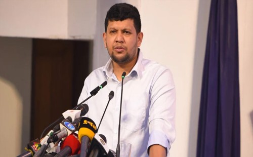 বড় শয়তান এখনও আমাদের কাঁধে শ্বাস ফেলছে: মাহফুজ আলম 