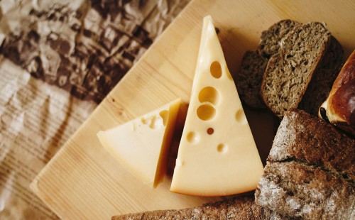 ল্যাবে তৈরি চিজ আসছে বাজারে, আপনি কি খাবেন? 