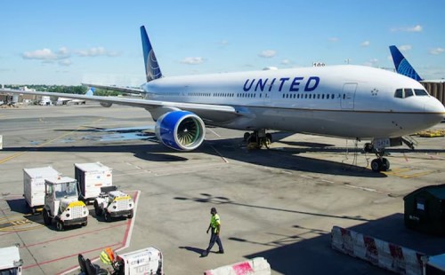 ঘুরে দাঁড়িয়েছে ইউনাইটেড এয়ারলাইন্স 