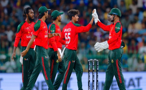 শ্রীলঙ্কায় ইতিহাস গড়ে হাসিমুখে দেশে ফিরল টাইগাররা 