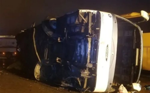 ইরানে বাস উল্টে নিহত ২১ 