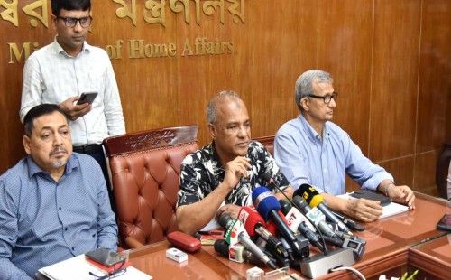 গোপালগঞ্জের ঘটনায় গণগ্রেপ্তার হচ্ছে না : স্বরাষ্ট্র উপদেষ্টা 