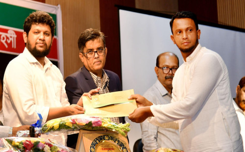 অন্তর্বর্তী সরকারের আমলেই ওয়েজবোর্ড বাস্তবায়নের কাজ সম্পন্ন হবে : মাহফুজ 