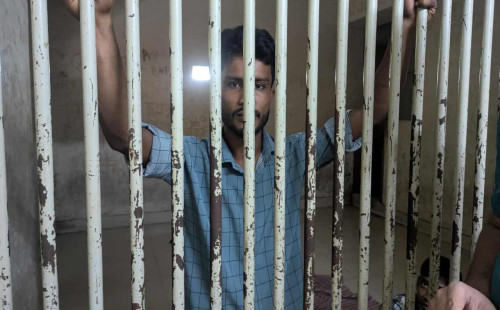 ধানমন্ডি ৩২ নম্বরে ফুল দিতে আসা সেই রিকশাচালক কারাগারে 