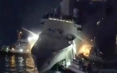 মার্কিন যুদ্ধজাহাজে আগুন 