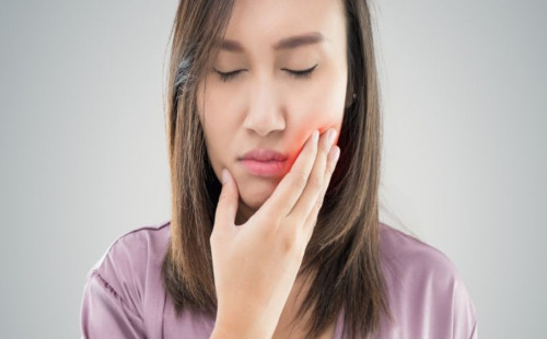 মুখে ঘা: কোন ভিটামিন দায়ী, করণীয়ই বা কী? 