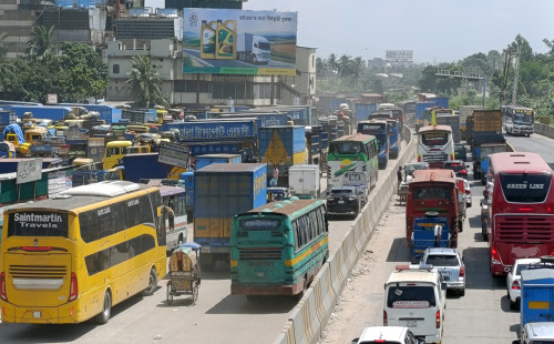 ঢাকা-চট্টগ্রাম মহাসড়কে ৩০ কিলোমিটার দীর্ঘ যানজট 