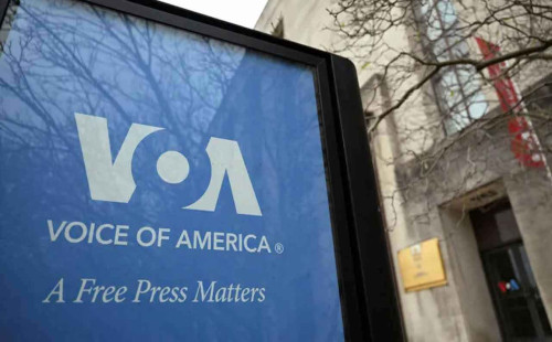 ৫০০ সাংবাদিক বরখাস্ত 