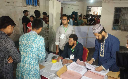ডাকসু ও হল সংসদ নির্বাচনে ভোটগ্রহণ শুরু 