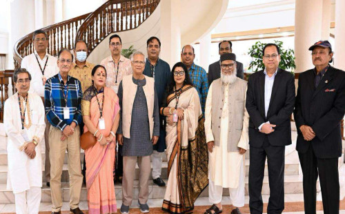 দুর্গাপূজার প্রস্তুতি নিয়ে সনাতন ধর্মের নেতাদের সঙ্গে প্রধান উপদেষ্টার বৈঠক 