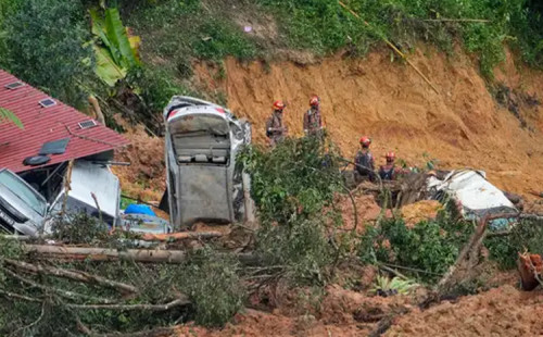 মালয়েশিয়ায় ভূমিধসে নিহত ১২ 