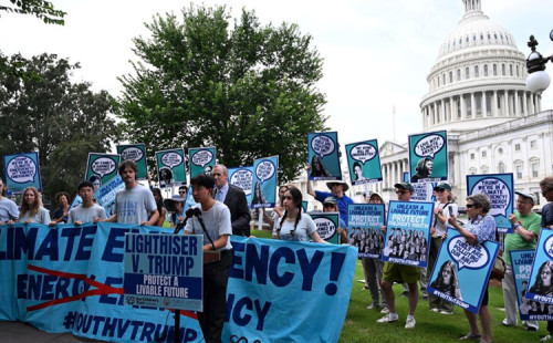 ট্রাম্পের জীবাশ্ম জ্বালানি নীতির বিরুদ্ধে মামলা 