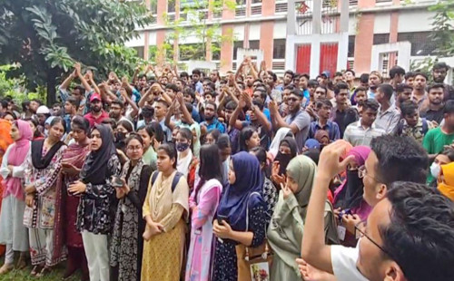 ফের আন্দোলনে সাত কলেজের শিক্ষার্থীরা 