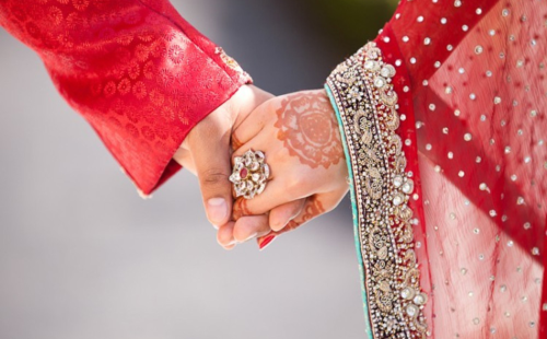 মুন্সীগঞ্জে গাড়ি থামিয়ে কনেকে ছিনিয়ে নেয়ার অভিযোগ, একা ফিরলেন বর 