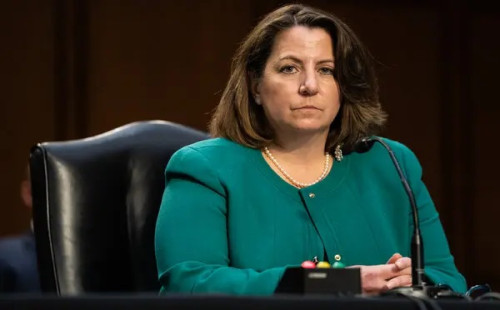 লিসা মোনাকোকে বরখাস্তের আহ্বান 