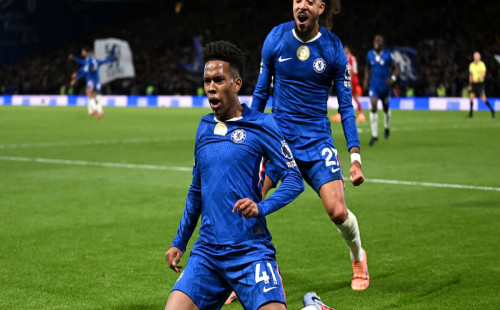 শেষ মুহূর্তে গোল খেয়ে চেলসির কাছে হারলো লিভারপুল 