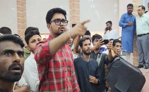 নেত্রকোনায় সংবর্ধনা অনুষ্ঠানে বসা নিয়ে জুলাই যোদ্ধা ও আয়োজক কমিটির মধ্যে বাকবিতণ্ডা 