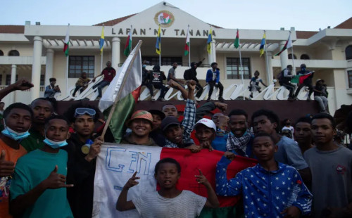 মাদাগাস্কার ছেড়েছেন রাজোয়েলিনা 