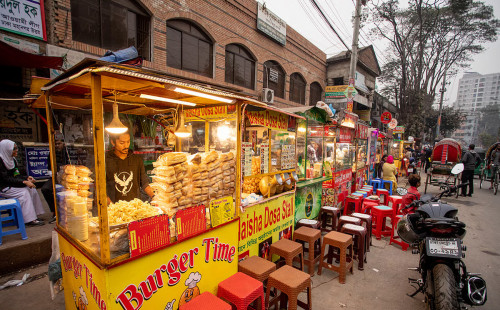 রাস্তার ধারের ফাস্টফুডের দোকানে লাগবে নিবন্ধন 