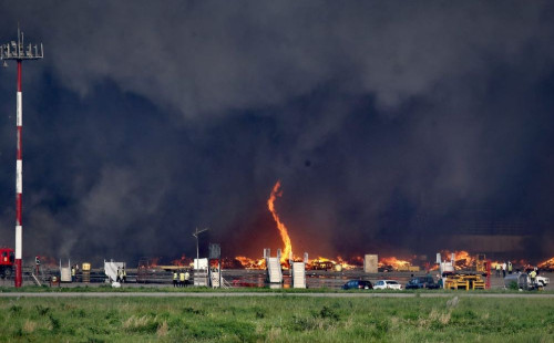 শাহজালাল বিমানবন্দরে আগুনের ঘটনায় রানওয়ে ৯টা পর্যন্ত বন্ধ 