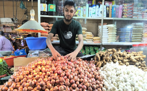 খুলনায় পেঁয়াজের দাম বেড়েছে, সবজি ও মাছের বাজারেও চাপ 