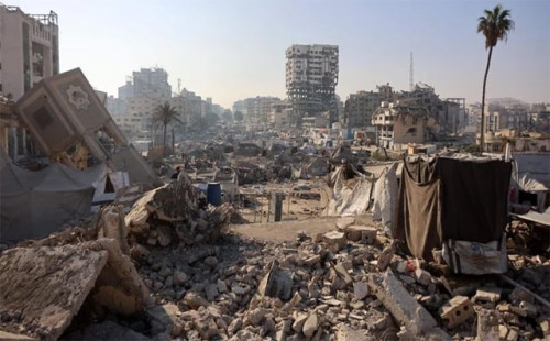 গাজার বাস্তুচ্যুত পরিবারের ঠাঁই আরাফাত ভিলায় 