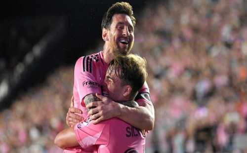 ইন্টার মায়ামির মেসির জোড়া গোল-অ্যাসিস্টে সেমিফাইনালে মায়ামি 