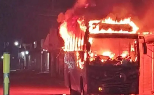 ময়মনসিংহে থেমে থাকা বাসে দুর্বৃত্তের আগুন, নিহত ১ 