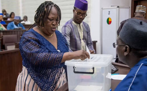 বেনিনে প্রেসিডেন্টের মেয়াদ বাড়ল 