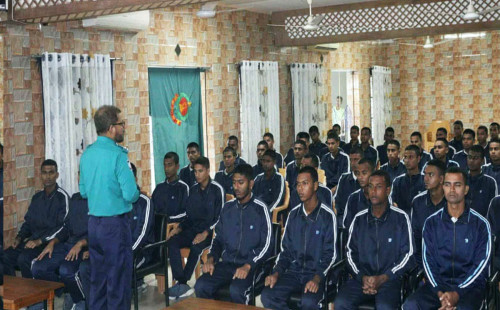 ডিউটিস্থলে স্মার্টফোন ব্যবহার করা যাবে না 