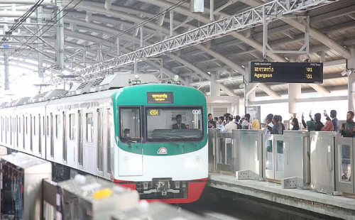 মেট্রোরেল লাইনের উপর পড়ল ড্রোন 