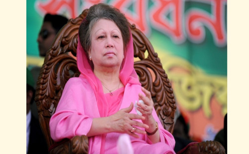 বেগম খালেদা জিয়া মেডিকেল বোর্ডের দেওয়া চিকিৎসা গ্রহণ করতে পারছেন: ডা. জাহিদ 