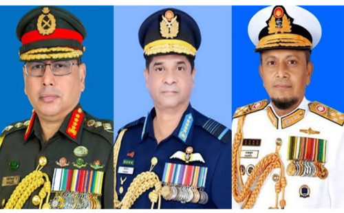 খালেদা জিয়াকে দেখতে এভারকেয়ারে তিন বাহিনীর প্রধান 