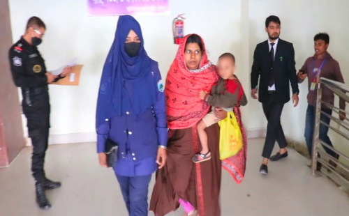 আট কুকুরছানা হত্যা : মায়ের সঙ্গে কারাগারে ২ বছরের শিশু 