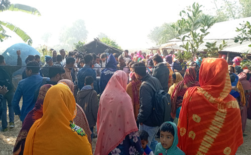 শিশু সাজিদকে বিদায় জানাতে এলাকাবাসীর ঢল 