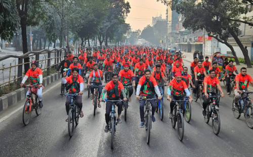 বিজয় দিবস উদযাপনে ঢাকা কলেজ ছাত্রশিবিরের সাইকেল র‍্যালি 