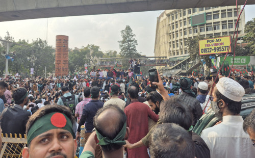 শাহবাগ মোড়কে ‘শহীদ ওসমান হাদি চত্বর’ ঘোষণা ডাকসু ভিপির 