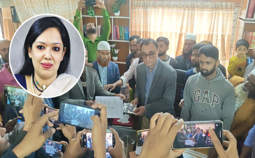 স্বতন্ত্র প্রার্থী হিসেবে রুমিন ফারহানার মনোনয়নপত্র সংগ্রহ 