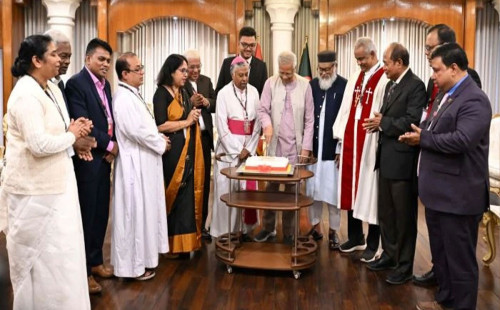 বড়দিন উপলক্ষে ধর্মীয় নেতাদের সঙ্গে প্রধান উপদেষ্টার শুভেচ্ছা বিনিময় 