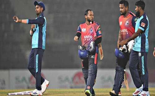 বিপিএলে নোয়াখালীর হ্যাটট্রিক হার 