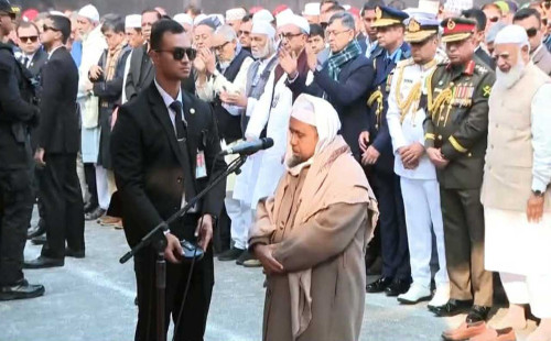 জনসমুদ্রে খালেদা জিয়ার জানাজা অনুষ্ঠিত 