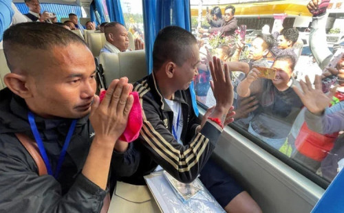 কম্বোডিয়ার ১৮ সেনাকে মুক্তি 