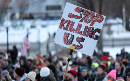 মিনিয়াপোলিসে অভিবাসন বিরোধীদের অবস্থান 