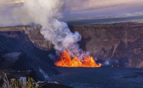 কিলাউয়াতে চোখধাঁধানো উদগীরণ 
